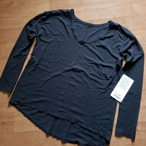 Lululemon Flip Your Dog LS black size 6